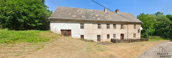 Prodej zemědělské usedlosti 895 m², pozemek 213408 m2