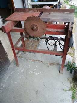 Stolní pila s hoblovkou