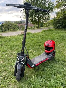 Nová elektrokoloběžka Segway ZT3 Pro E 25km/h TOP STAV