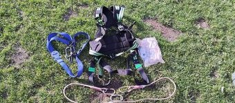 Horolezecké potřeby,sedák, karabiny,jumar, tlumič pádu - 1