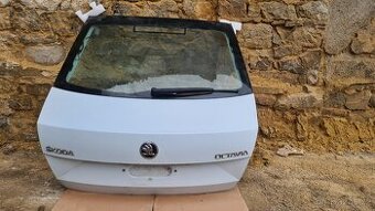 Škoda Octavia 3 sedan dveře zadní bílá
