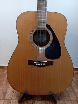 Kytara Yamaha - 1
