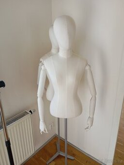 PRODÁNO Figurína