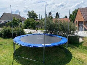 Trampolína