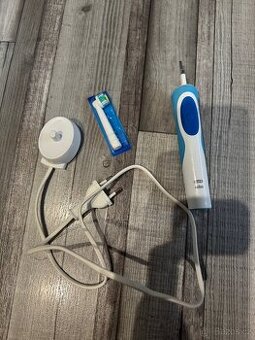 Elektricky kartacek Oral B