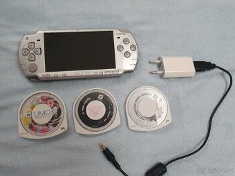 SONY PSP-2004 silver+3 hry na UMD+nabíječka