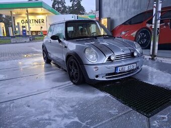 Mini Cooper R50 1.6 (85KW)