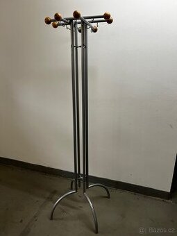 Věšák stříbrný