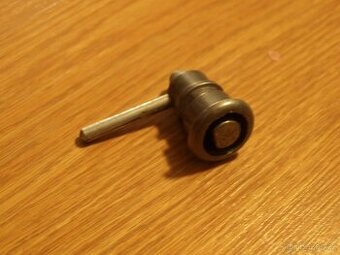 ZÁMEK DO ROZVADĚČE