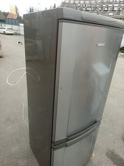 Lednička Electrolux