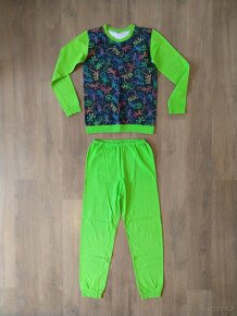 Dívčí pyžamka vel. 140