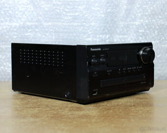 Stereosystém s CD Panasonic.