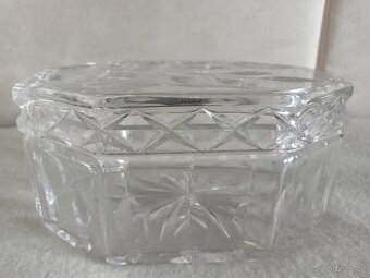 Broušená dóza na bonbóny