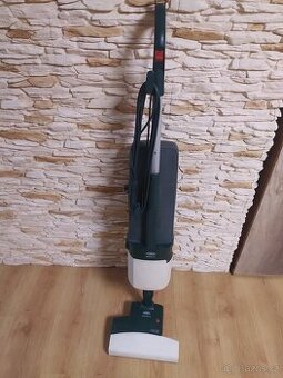 VYSAVAČ VORWERK KOBOLD 121 S ROTAČNÍM KARTÁČEM