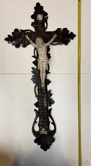 Starožitný řezbovaný kříž