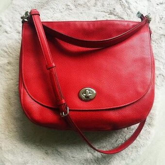 Sytě červená kabelka Coach