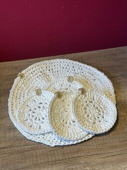 Háčkované prostírání