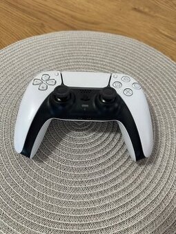 Rozbalený PlayStation 5 ovladač
