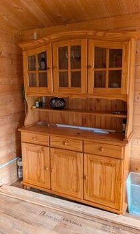 DŘEVĚNÁ VITRÍNA- PŘÍBORNÍK