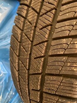 Zimní pneu 205/60/R16 Barum Polaris 5