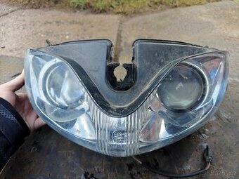 Suzuki Bandit 650 s - přední světlo