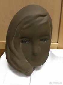 Plastika hlavy retro
