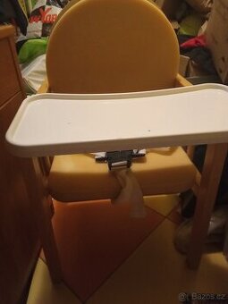 Krásna dřevěná židlička s půltikem