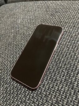 iPhone 15 128GB pink (růžový) - krásny stav, baterie 87 %
