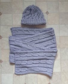 Kvalitní, ručně pletená čepice a šála - šedá - 1