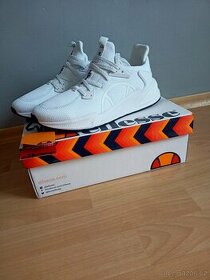 Ellesse white boty