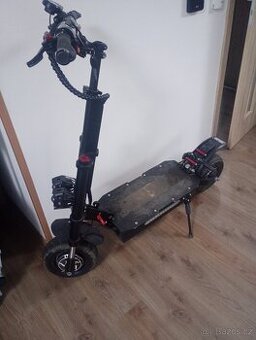 Elektronická koloběžka Q12
