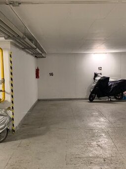 Pronájem garáže Praha 10 pro motorku