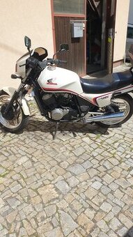 Honda vt500e