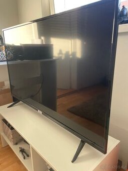 TCL 43P610 + stolek.