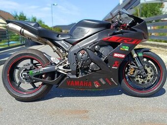 Yamaha R1 2004 RN12 okruhovka