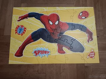 Svítící puzzle Spiderman