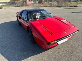 Krásné Ferrari 308 GTSi z roku 1983