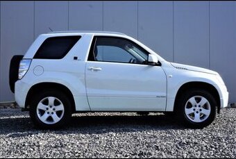 KOUPÍM Suzuki Grand Vitara Edici Black & White