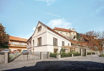 Velký rodinný / malý činžovní dům Únětice