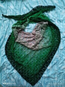 Háčkovaný šátek