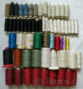 Nitě a tenké gumičky (62 ks)