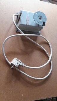 Malý pomaloběžný motor