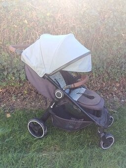 Prodám sportovní kočárek Petite&Mars.