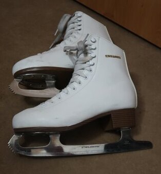Dámské lední brusle velikost 40 -REZERVOVÁNO - 1