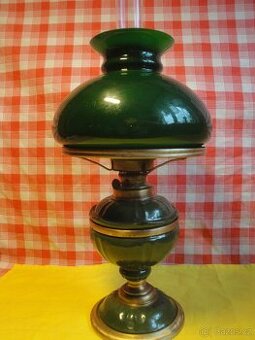 stará petrolejová lampa jaká se hned tak nevidí