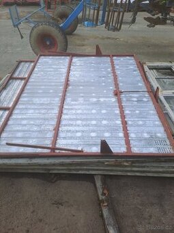 výklopná garážová vrata