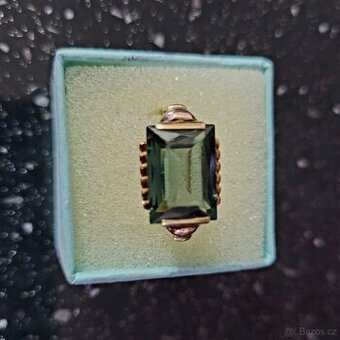 Zlatý starožitný prsten z 1.rebubliky se zeleným kamenem