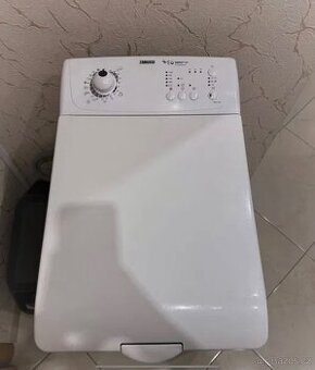 Vrchem plněná zanussi pračka 6kg