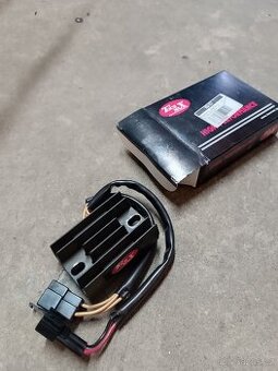 Regulátor dobíjení Suzuki drz 400