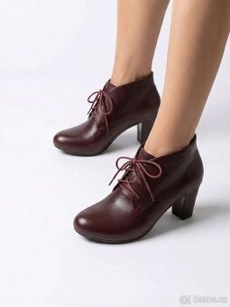 Dámské kožené kotníkové boty Baťa – Bordo barva 38